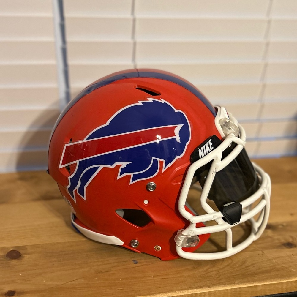 Buffalo Bills Throwback Riddell Revolution Speed Full-Size Sport Collectable